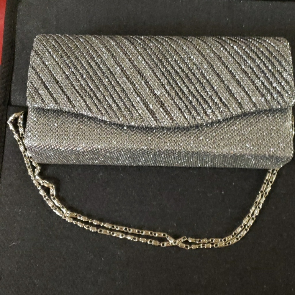 Elegant clutch for formals.  Clutch /Silver chain